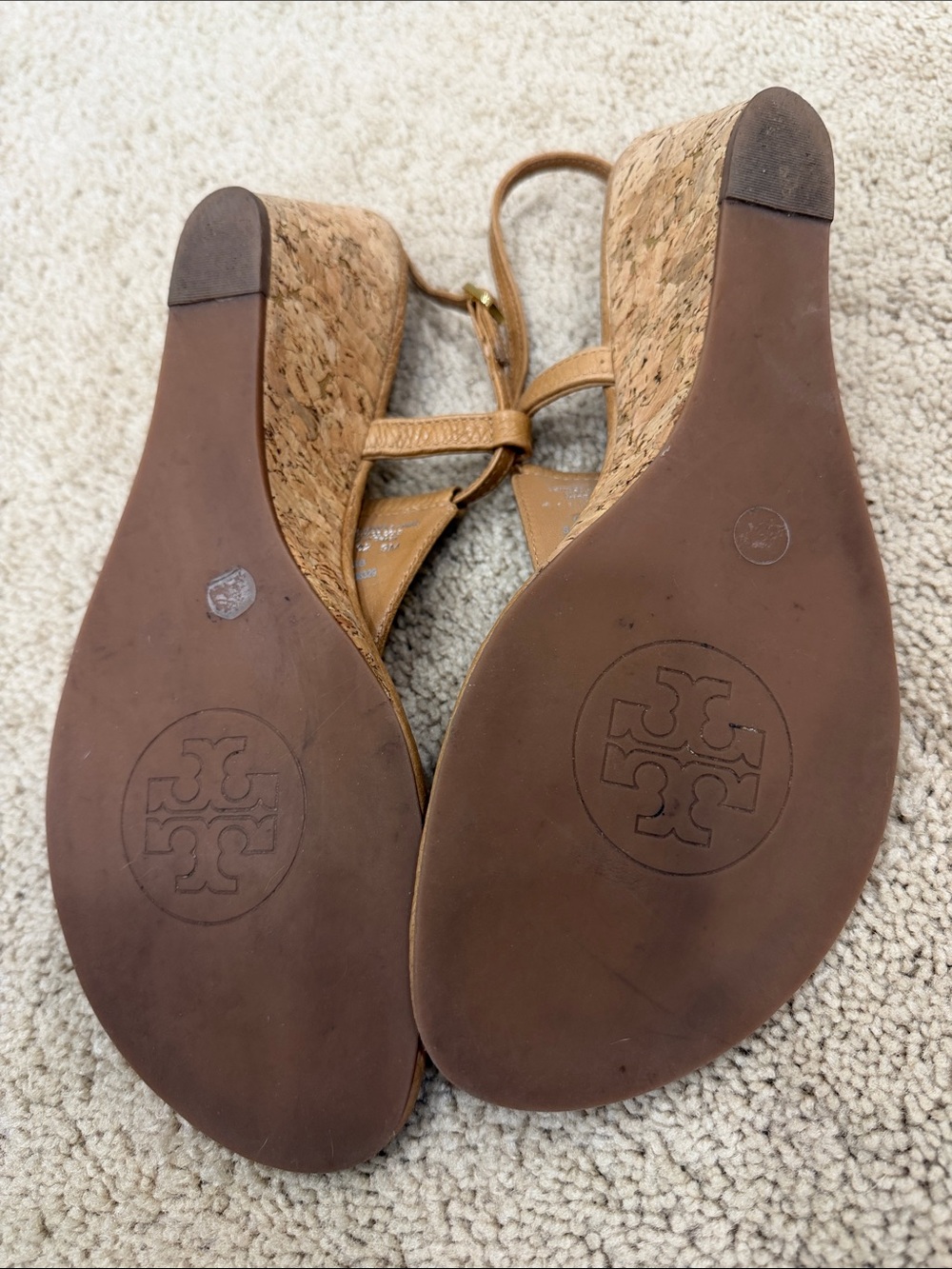 Tory Burch Tan Leather Wedge Thong Sandals with Gold Logo EUC - Picture 4 of 5